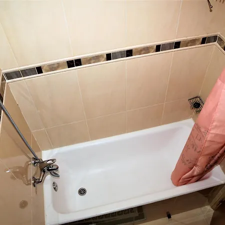 Quarto 1 Areeiro منزل للإقامة